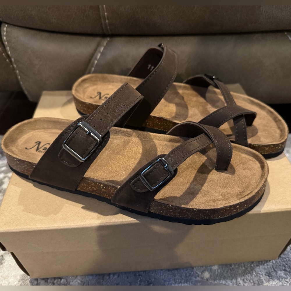 Natural Reflections Women’s 11M Brown Buckle Strap Sandals